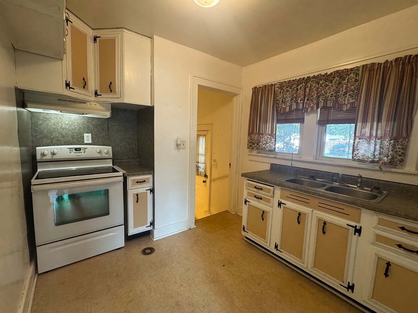 3200 Shelby Ave — Photo 4