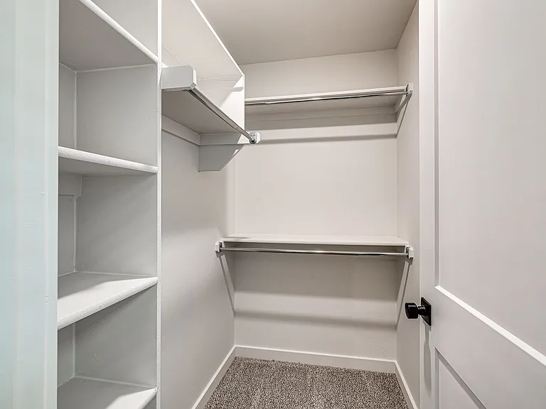 614 W 2nd St #110 — Photo 31