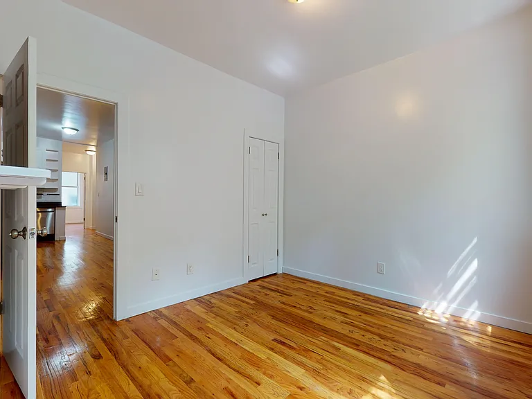125 E 7th St #2W — Photo 8