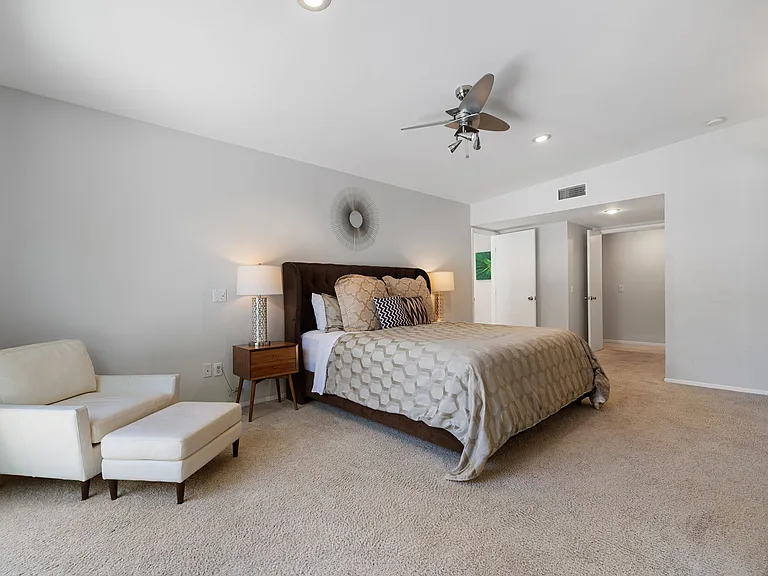 622 N Monterey Rd — Photo 40