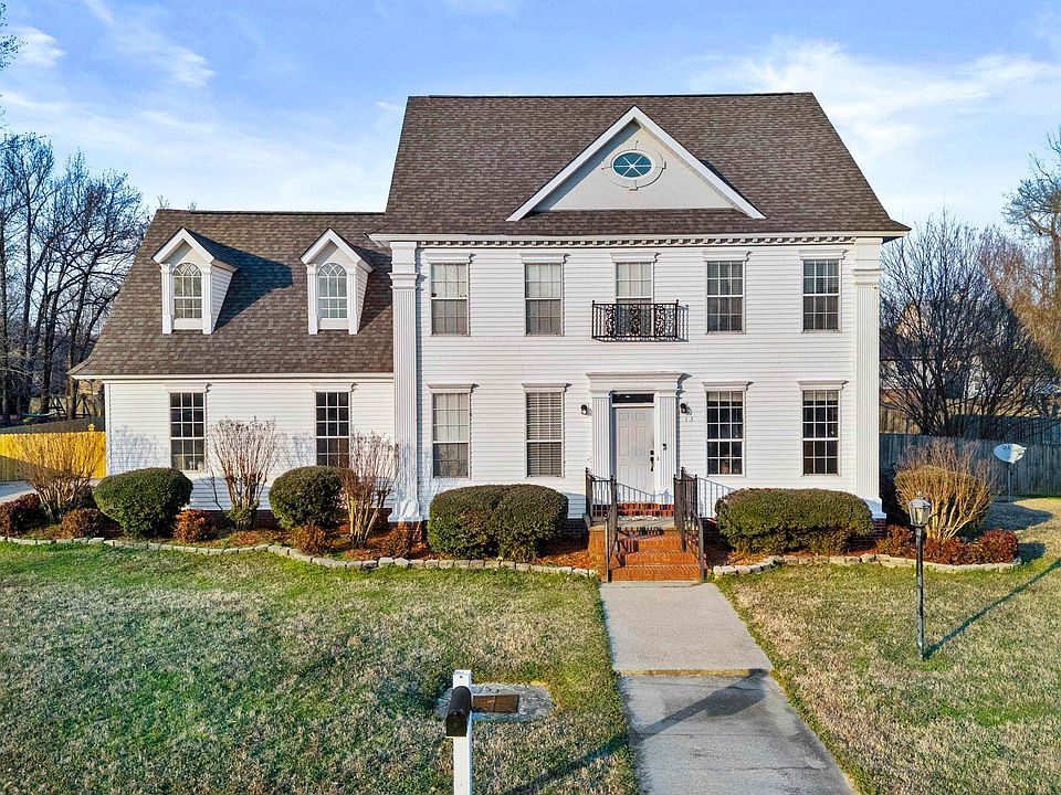 1st image of 13 E Woodhaven Cv