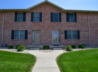 1922 Glenbridge Rd, Bloomington, IL 61704