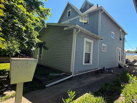 2nd image of 1105 Connecticut St