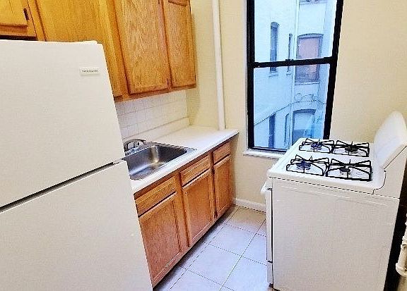 5th image of 31-10 35th St #2E