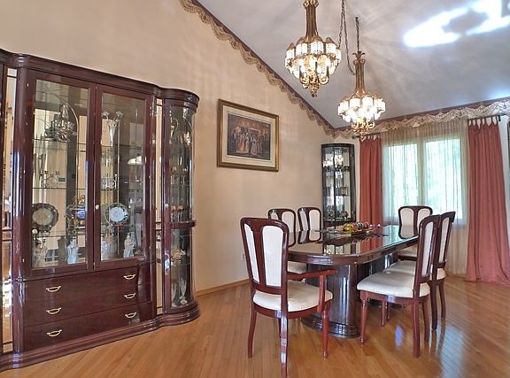 3rd image of 1857 Fulham Dr