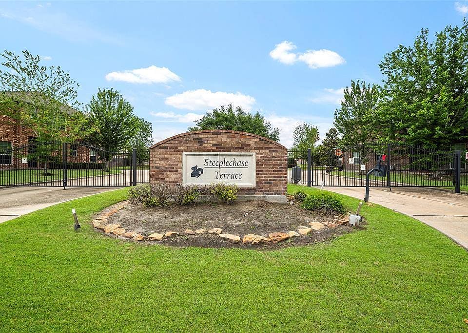 1st image of 10928 Chazenwood Dr