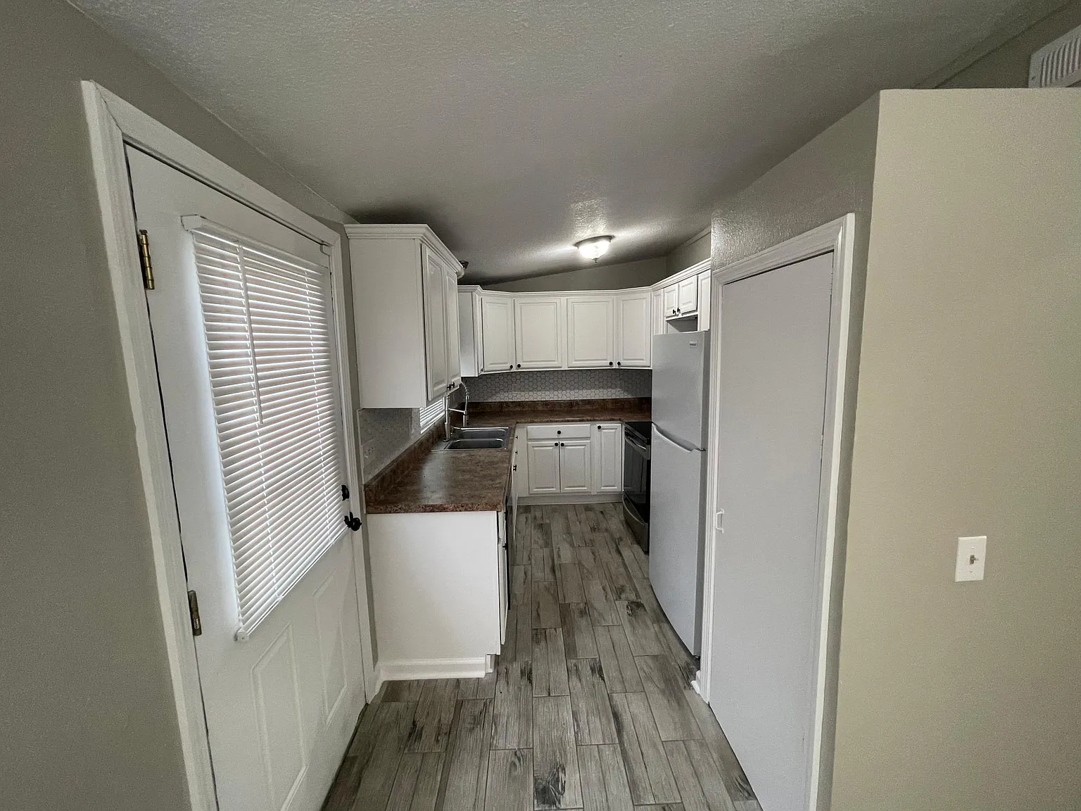 3 bed, 962 sqft, $1,195 — Photo 3