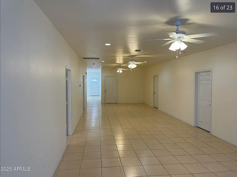 512 W Brown St — Photo 8
