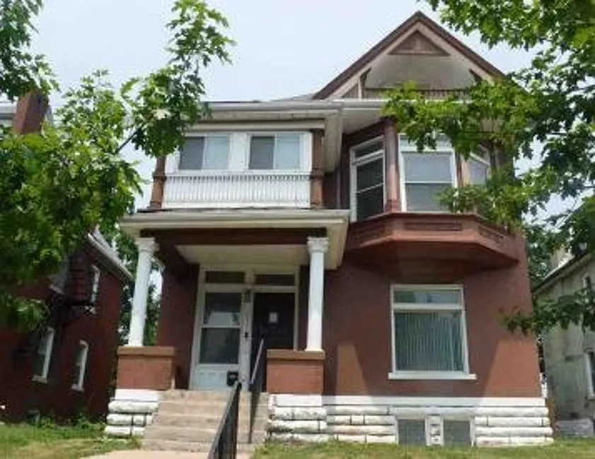 5111 Vernon Ave photo 1