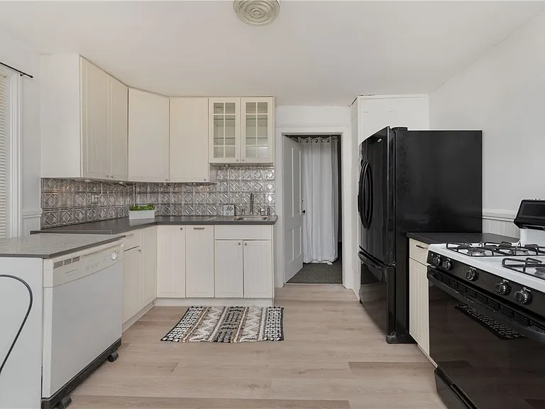 54 Sanford St #A — Photo 15