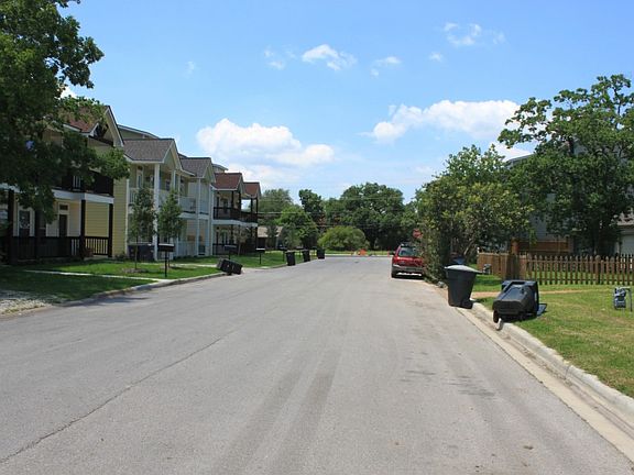 5th image of 307 Live Oak St