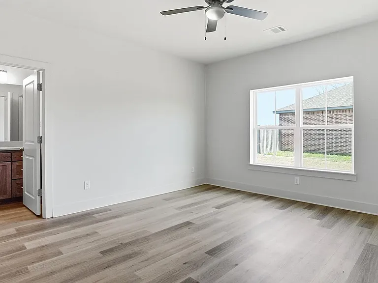 309 Railroad Ave — Photo 15