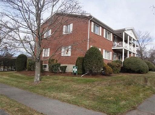 2nd image of 15 Bayberry Dr APT 4