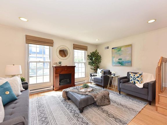2nd image of 2220 Stonecroft DRIVE