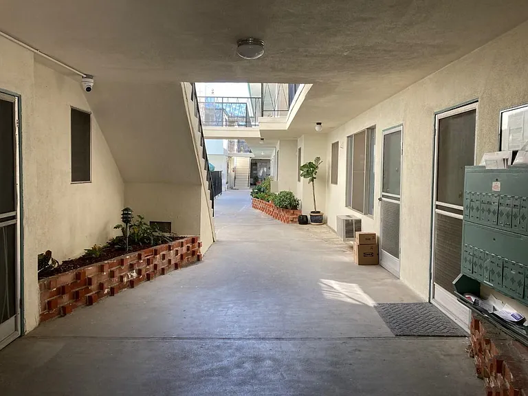 1234 N Laurel Ave — Photo 16