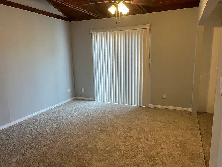 360 N Termino Ave — Photo 18