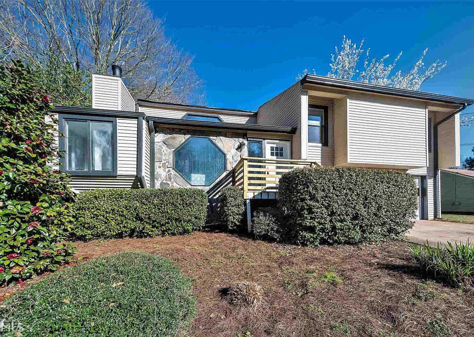 1st image of 159 Gaston Ct