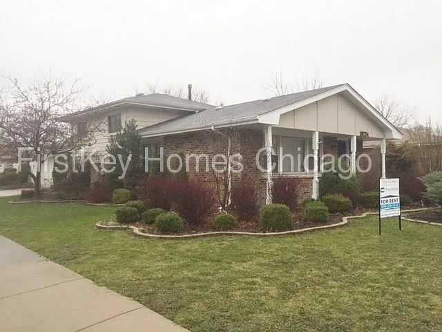 18016 Crawford Ave photo 1