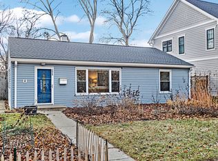2028 Cleveland St, Evanston, IL 60202
