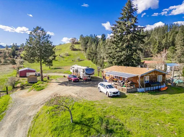1682 Riverside Dr, Myrtle Creek, OR 97457