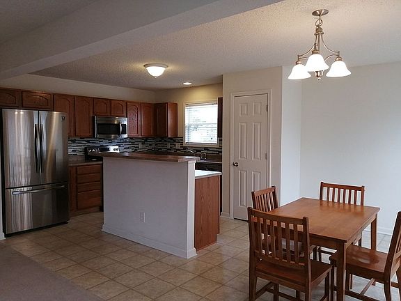 kitchen & breakfast area