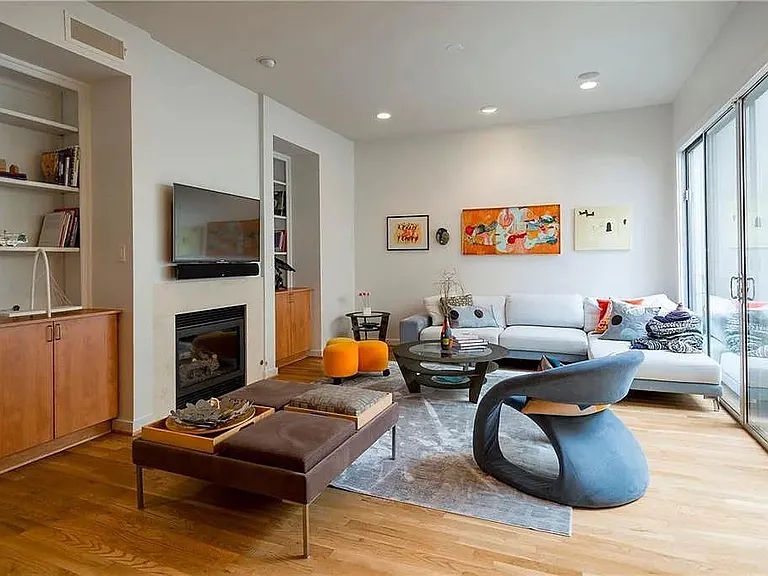 4318 Gilbert Ave — Photo 5