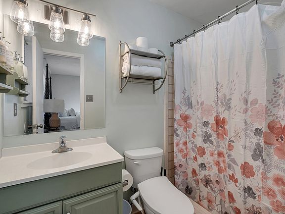 2nd image of 4021 Kimberly Cir APT B