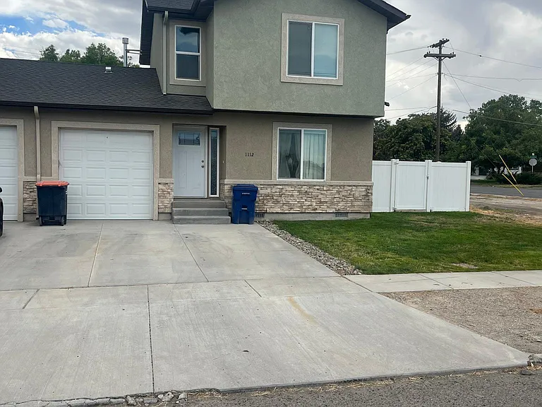 1120 4th Ave E #1 — Photo 1