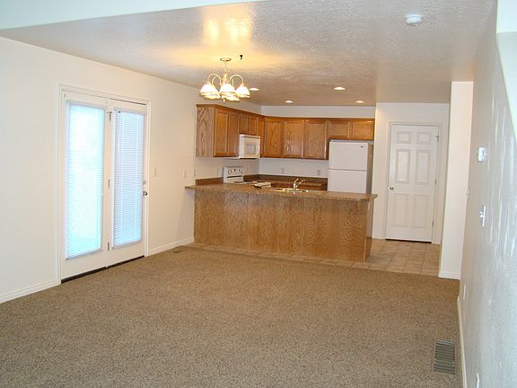 large kitchen/ familyroom