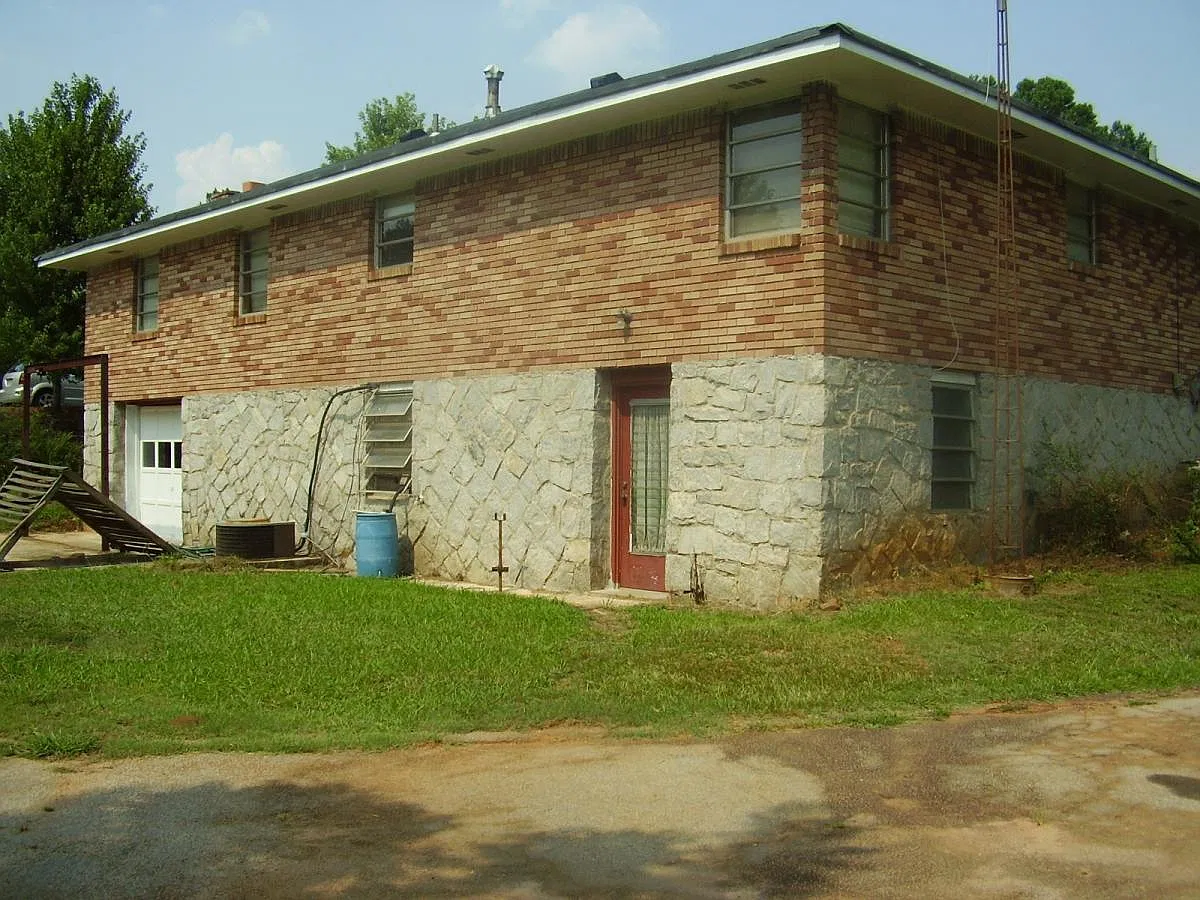 3 bed, 1.5 bath, 1200 sqft, $1,625 — Photo 3