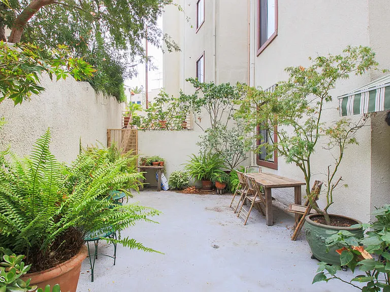1670 Malcolm Ave #103 — Photo 27