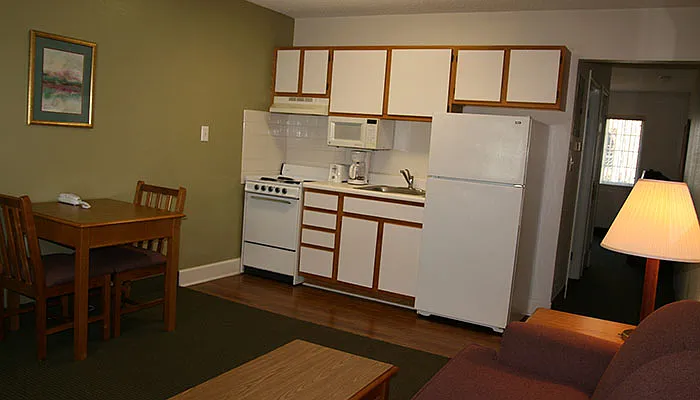 117 W Perry Rd — Photo 3