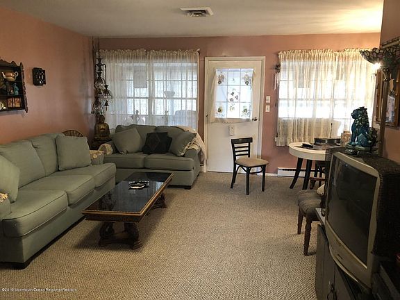 3rd image of 367 Chesterfield Ct #B