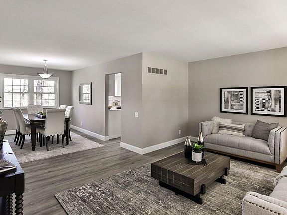 4th image of 9006 Crestmoor Dr