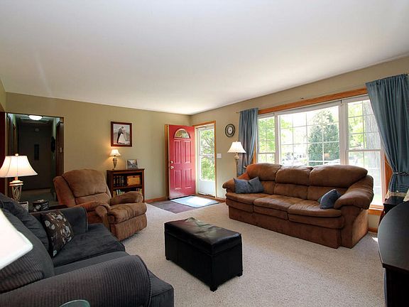 3rd image of 1180 Sunnycrest Dr