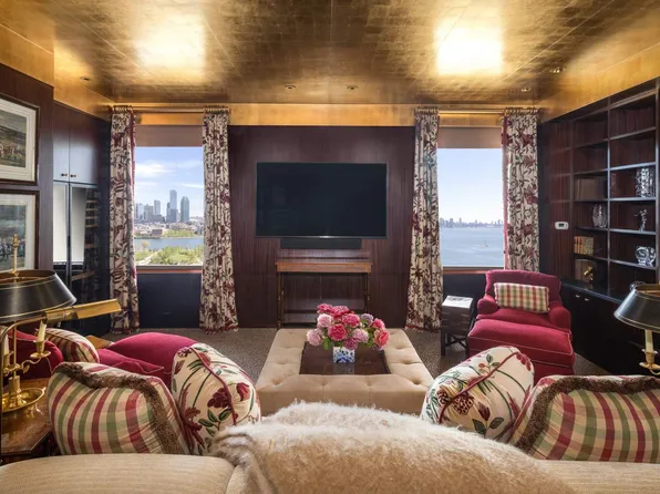 435 East 52nd Street image 12 of 21