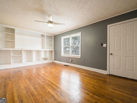 3rd image of 8449 Fairview Dr