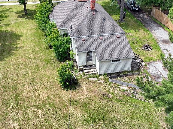 3rd image of 126 Tousley Ave N