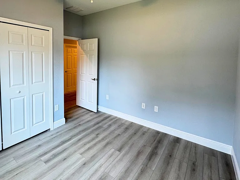 702A Broadway Ave — Photo 13