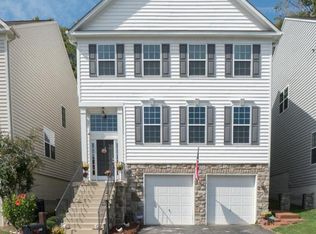 3469 Eagle Ridge Dr, Woodbridge, VA 22191