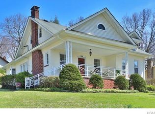 160 S Middletown Rd, Pearl River, NY 10965