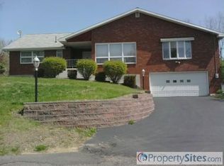 3 Mark Ln, East Greenbush, NY 12061