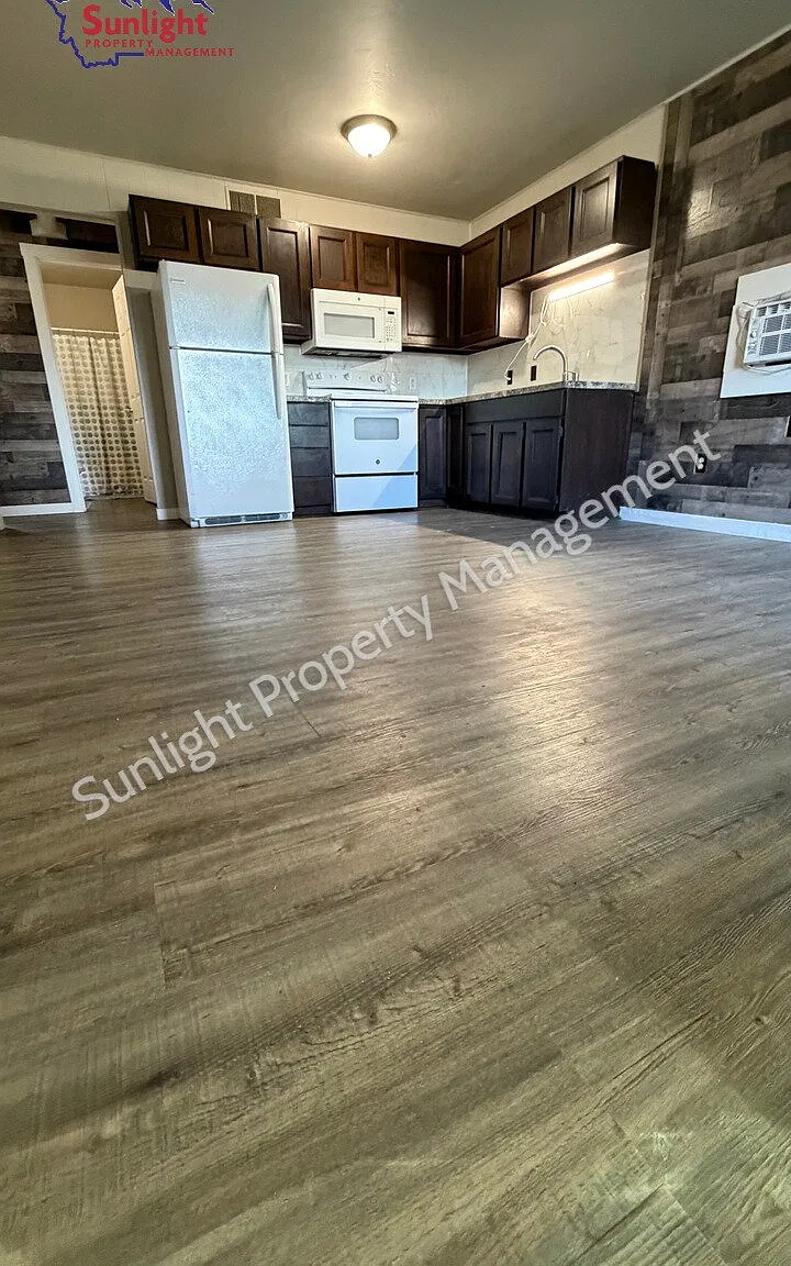 2 bed, 1.0 bath, $1,100 — Photo 2