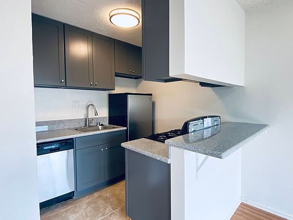 4th image of 1412 W 17th St #10510