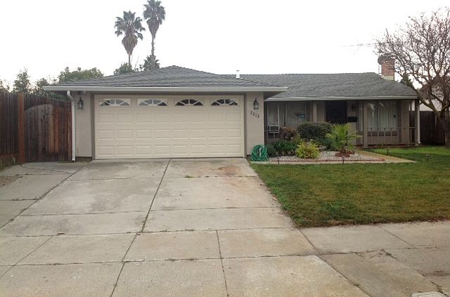1st image of 2212 Shadowtree Dr