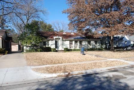 2nd image of 4216 Larchmont Ave