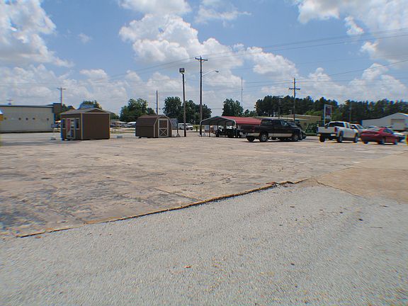 3rd image of 1709 E Kingshighway