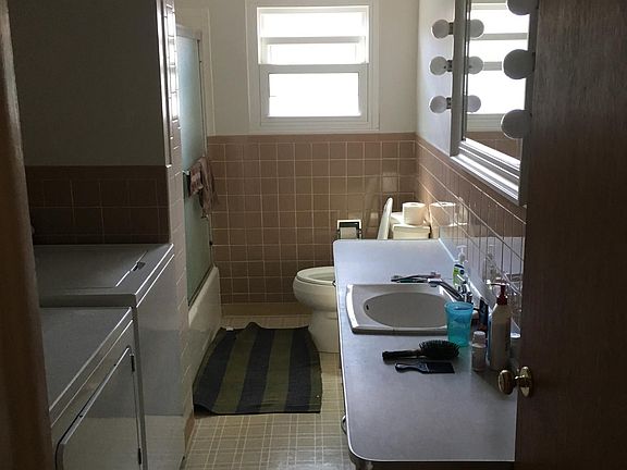 5th image of 1018 Harney St