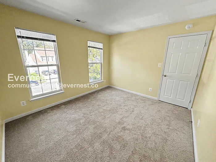 8 Sarrington Ct — Photo 27