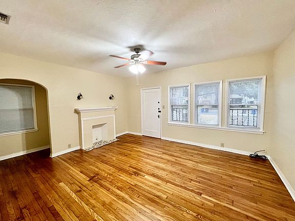 3rd image of 216 E Rosewood Ave APT 1
